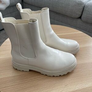 Stylish White Chelsea Boots
